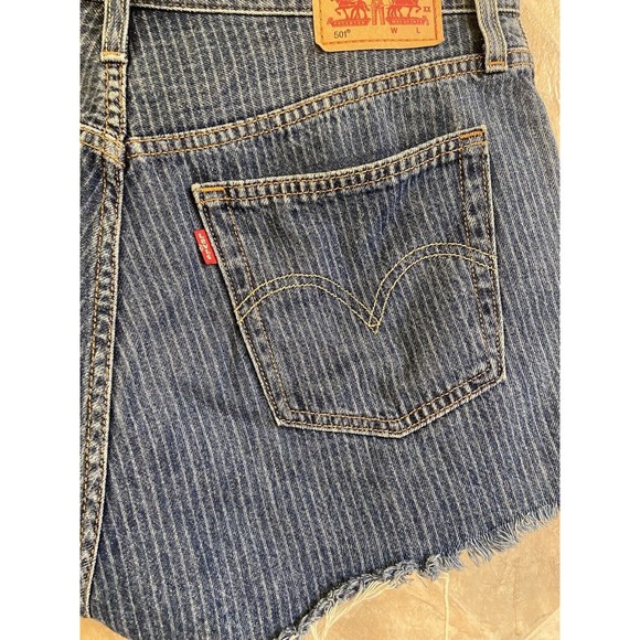 Levi's 501 Shorts Womens 28 Blue Denim Pinstripe High Rise Button Fly Frayed Hem - Picture 7 of 11